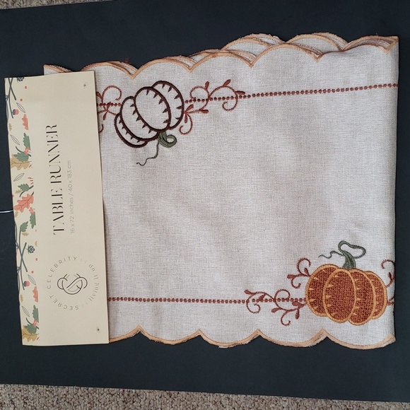 Secret Celebrity NWT Pumpkins and Leaves 72 x 16 Table Runner - Picture 2 of 8